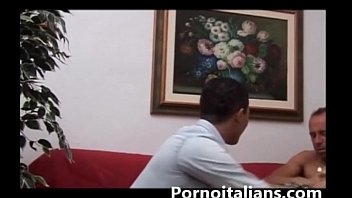 Bionda mamma italiana scopata da due maschioni dai cazzi enormi! Italian amateur