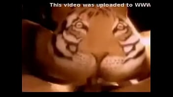 Tiger Eating - XVIDEOS.COM