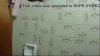 Flagra de Rua - Gostoza Tomando Banho no Vestiario - XVIDEOS.COM 2