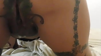 es terriblemente puta , la quiere siempre en el culo , no para de gritar que se la metas mas adentro ,