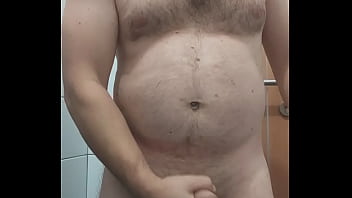 VID 418 Ma masturbez si imi beau pisatul si sperma intr-o baie publica (6min)