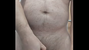 VID 418 Ma masturbez si imi beau pisatul si sperma intr-o baie publica (6min)