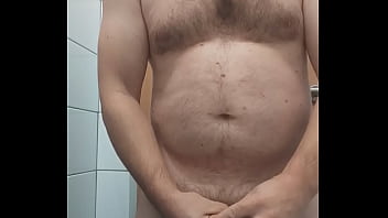 VID 418 Ma masturbez si imi beau pisatul si sperma intr-o baie publica (6min)