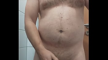 VID 418 Ma masturbez si imi beau pisatul si sperma intr-o baie publica (6min)