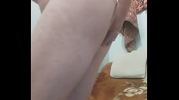 VID 409 Ma masturbez , imi beau sperma si pisatul si imi penetrez fundul (10min)