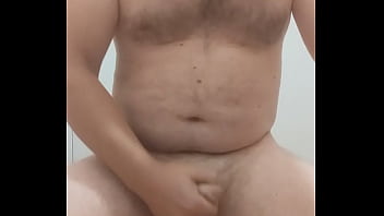 VID 406 ma masturbez si imi beau pisatul si sperma (7min)