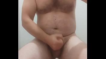 VID 389 Ma masturbez imi beau sperma si pisatul si imi penetrez fundul (6min)