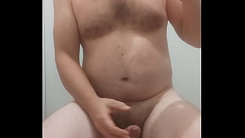 VID 389 Ma masturbez imi beau sperma si pisatul si imi penetrez fundul (6min)