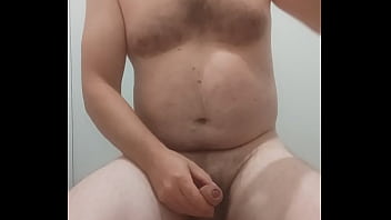 VID 389 Ma masturbez imi beau sperma si pisatul si imi penetrez fundul (6min)