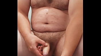 VID 364 Ma masturbez si imi beau pisatul (6min)