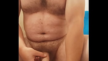 VID 350 Ma masturbez,imi beau pisatul si imi bag degetul in fund (8min)