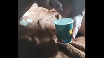 VID 320 Masturbare baut pisat penetrare anala (9min)