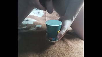 VID 320 Masturbare baut pisat penetrare anala (9min)