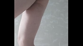 VID 304 Masturbare penetrare anala baut pisat (6min)