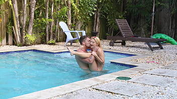 Stepsister Seduces and Rides Her Stepbrother&#039_s Cock Beside the Pool - Famlust