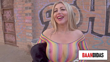 puta espa&ntilde_ola pierde la cita con su marido para ayudarme con mi polla terminamos follando.