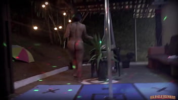 la Puta Ana Julia baila en el Table