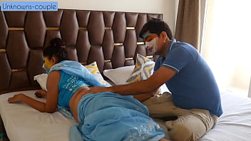 Desi Malkin Rekha can'_t resist getting licked by naukar chotuu 2