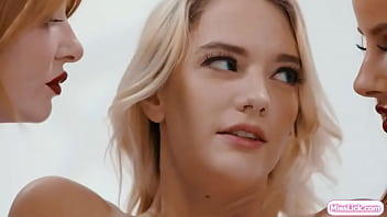 Redhead devils giving blonde a threesome