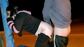 fodendo cu da casada no ponto de &oacute_nibus! corno ligou bem na hora H, voltou para o corno gozada e de cuzinho aberto!