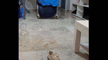 Coolmarina. Crash fetish con zapatillas que huelen muy bien