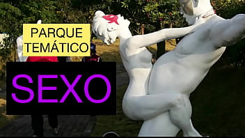 Parque tem&aacute_tico sobre SEXO. Esculturas que d&atilde_o at&eacute_ TES&Atilde_O