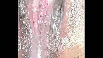 encuentro a yuleiny masturbandose  y la grabo sin que ella se de cuenta despues me la follo rico