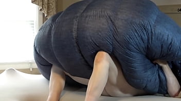 This Comforter is So Puffy I Can'_t Stop Humping It