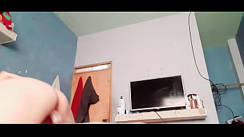 FELIZ DÍ_A MADRASTRA.. MADURA estaba arrecha y querí_a cabalgar encima de una verga tiesa, có_mo le encanta gritar pero esta vez no pudo porque su marido está_ fuera del jardí_n