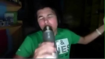 Willyrex cantando paradise muy hot