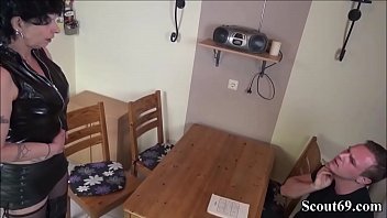 Freak Oma schnapp sich ihren Enkel zum ficken am Wochenende - Freaky step Grandma Seduce Step-Son of step Daughter to Fuck