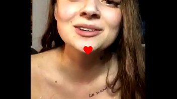 Tetas al aire mientras juega Fornite