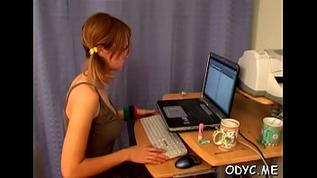 Old boy knows how to make a enchanting young pussy super wet