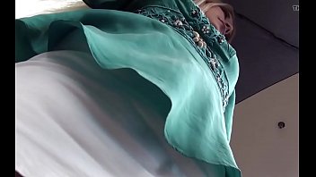 mais que se cache t'_il sous la jupe de cette bourgeoise