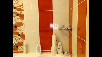 Hot girl toys pussy when taking shower live