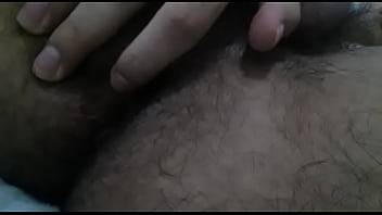 dando no meu cu uma siririca dedando
