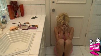 Sensual lesbains 0028