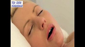 Stunning teenie babe masturbate shaved snatch