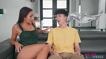 Stepmom Sisi Rose Wants Creampie S3-E8 Naughty Questions