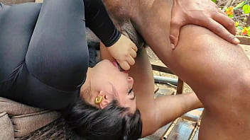 Atiendo a una clienta y le aplico un masaje profundo en sus tetas y su vagina