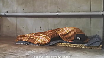 SEXO EN VIA PUBLICA, sexo con desconocidos, sexo con un homeless, Me bañ_a la cara de leche!