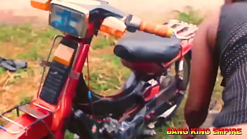 AFRICAN WIFE ( FUCK QUEEN ) HAD FUN WITH BIG DICK EX BOYFRIEND IN THE LOCAL GHETTO