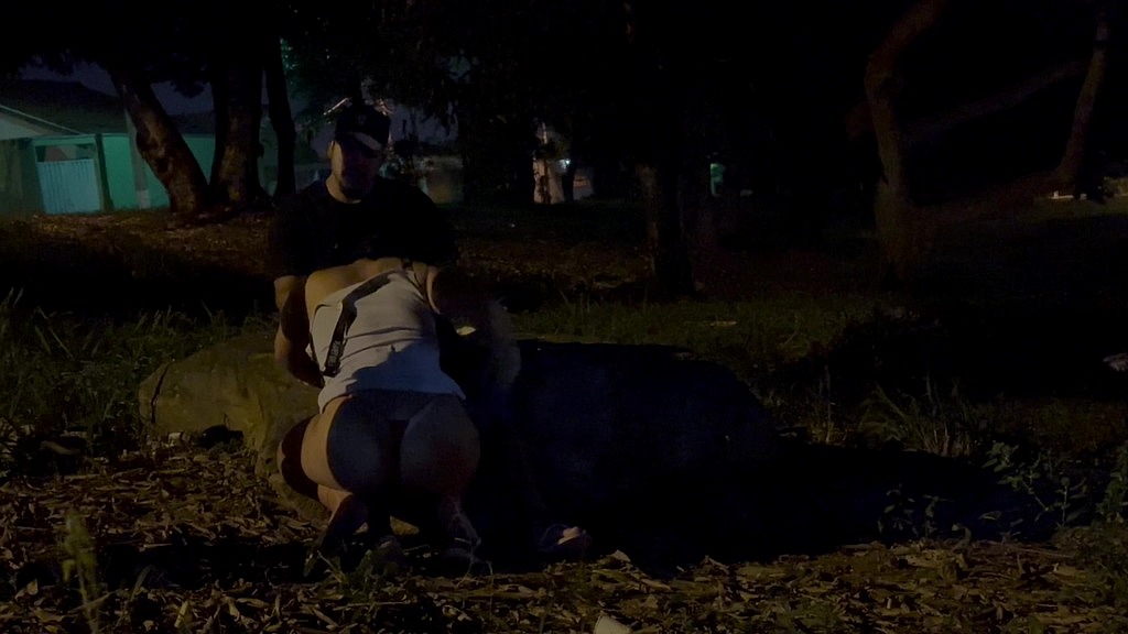 aline tavares e matheus lupan - o safado foi para a matar fumar e eu fui atras dele para chupar seu pau e levar muita rola no meu cuzinho - transamos ate sermos flagrados pelados na rua