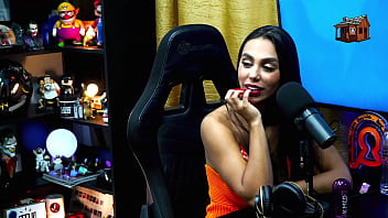 A Morena ficou totalmente nua no Podcast que corp&atilde_o, o apresentador ficou com tes&atilde_o! - Didy Reis - Podcast P&aacute_pum no Barraco! Completo no Sheer RED