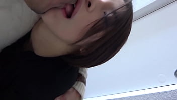 Beautiful Japanese model milf filmed in the hallway of an apartment　１