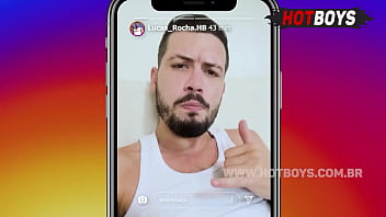 Influencer pagando servi&ccedil_o com pirocada