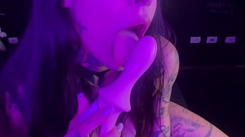 Lexi fumando e se masturbando