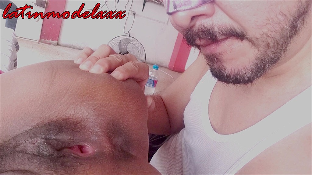 licking and masturbating skinny model until she squirts