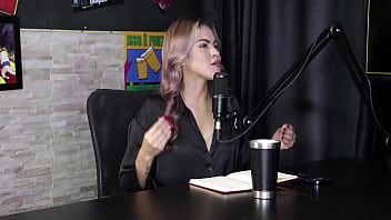 Falou sobre mulheres peludas, recebeu mensagens, tem os ataques na internet - Naomi Campos (SHEER/RED)