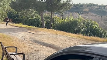 Miss Alessandra est&aacute_ tan cachonda que acaba fall&aacute_ndose a Jesus Reyes en un descampado a pleno d&iacute_a